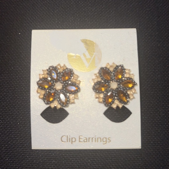 Adrienne Vittadina ✨💫✨Gold Tone Long Necklace & Clip-on Earrings - NWT - Picture 9 of 9